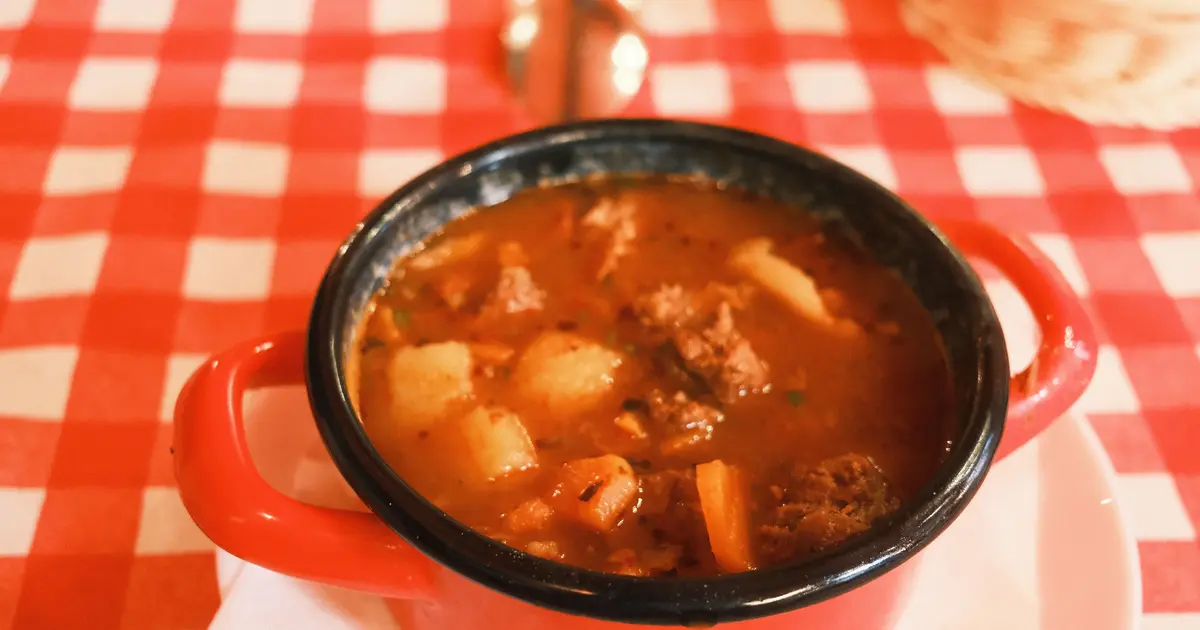 Goulash Hungaria - Kuliner Eropa
